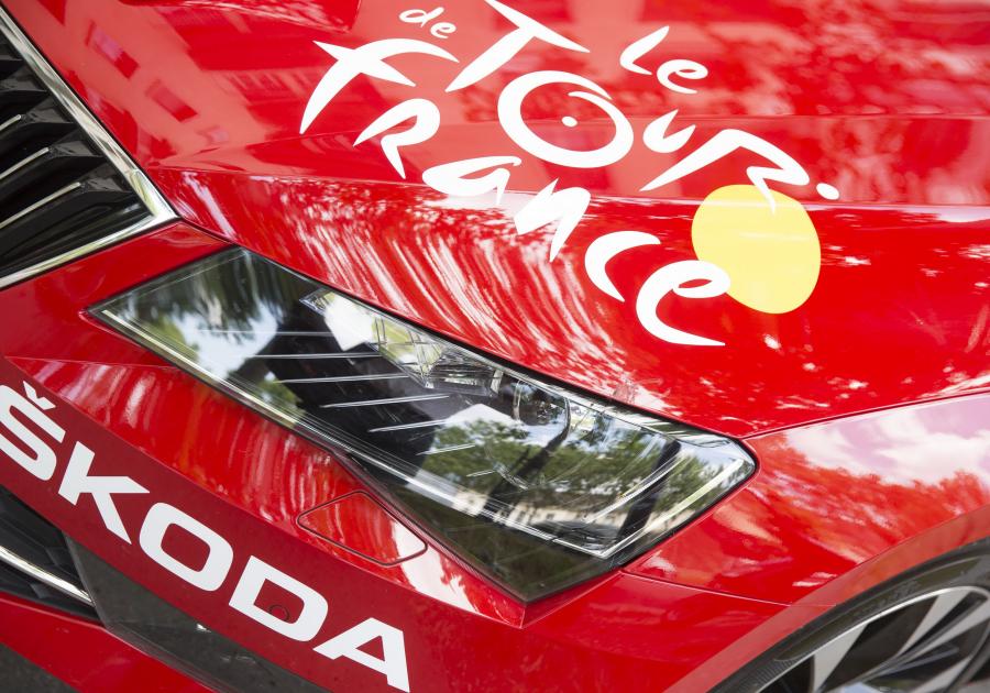Детали экстерьера Skoda Superb Red Car in Tour de France 2015 года  (фото 7 из 7)
